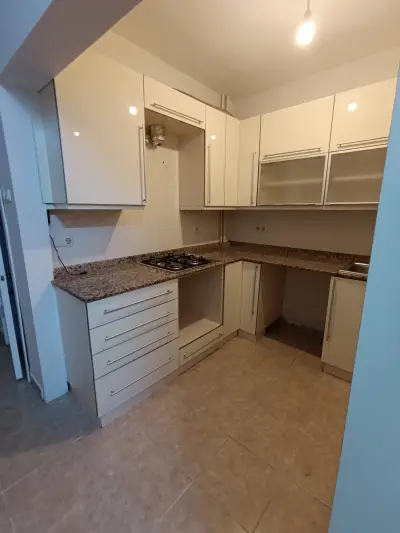 BAKIRKÖYDE SÜPER LOKASYONDA SATILIK BAHÇEKATI DAİRE