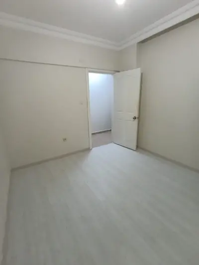 BAKIRKÖYDE SÜPER LOKASYONDA SATILIK BAHÇEKATI DAİRE