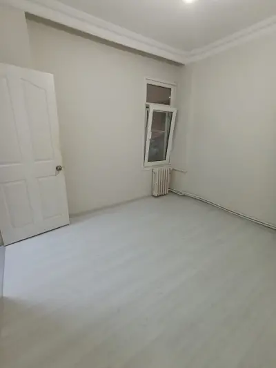 BAKIRKÖYDE SÜPER LOKASYONDA SATILIK BAHÇEKATI DAİRE
